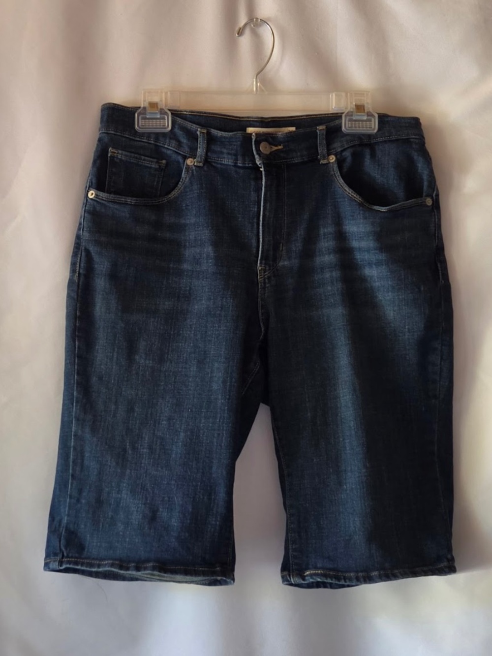 Levi's Classic Bermuda Shorts Dark Wash Denim Vintage Look Mid Rise Size 30